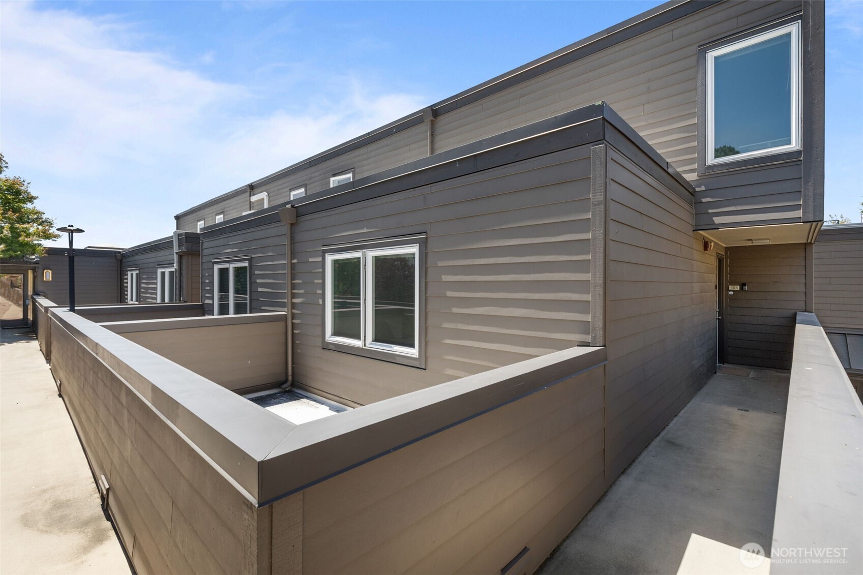 2219 14th Avenue West, Unit 405 Seattle, WA 98119 - Photo 3 of 39