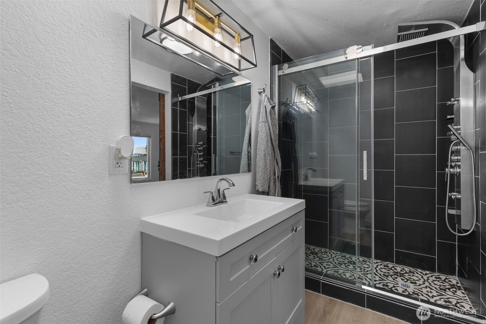 2219 14th Avenue West, Unit 405 Seattle, WA 98119 - Photo 33 of 39