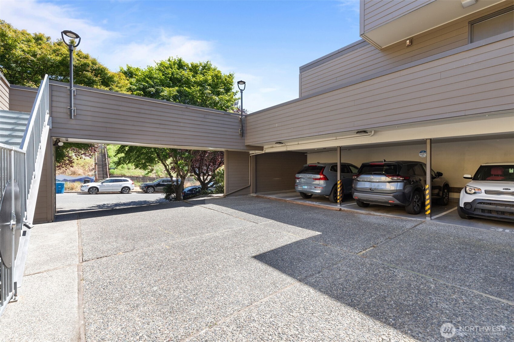 2219 14th Avenue West, Unit 405 Seattle, WA 98119 - Photo 35 of 39