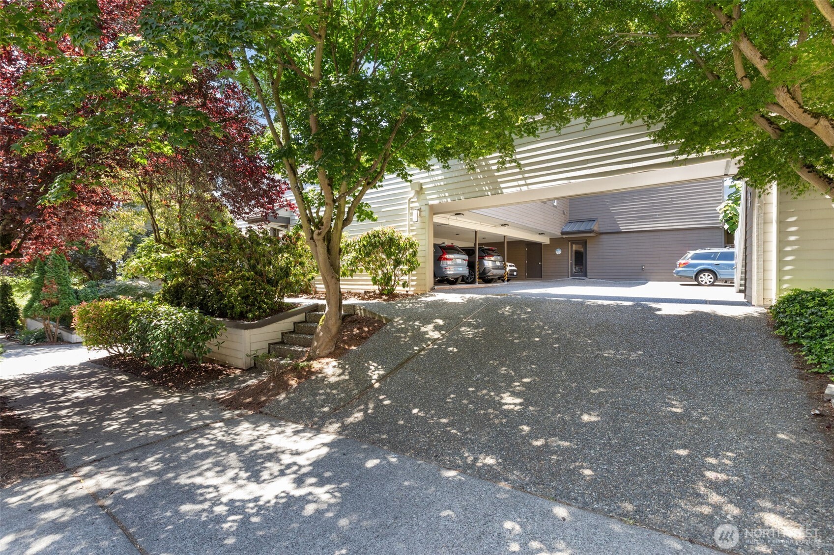 2219 14th Avenue West, Unit 405 Seattle, WA 98119 - Photo 36 of 39