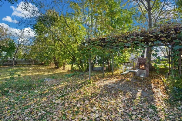 $3,750 | 10 Middle Street, Unit 10, Newton, MA 02458