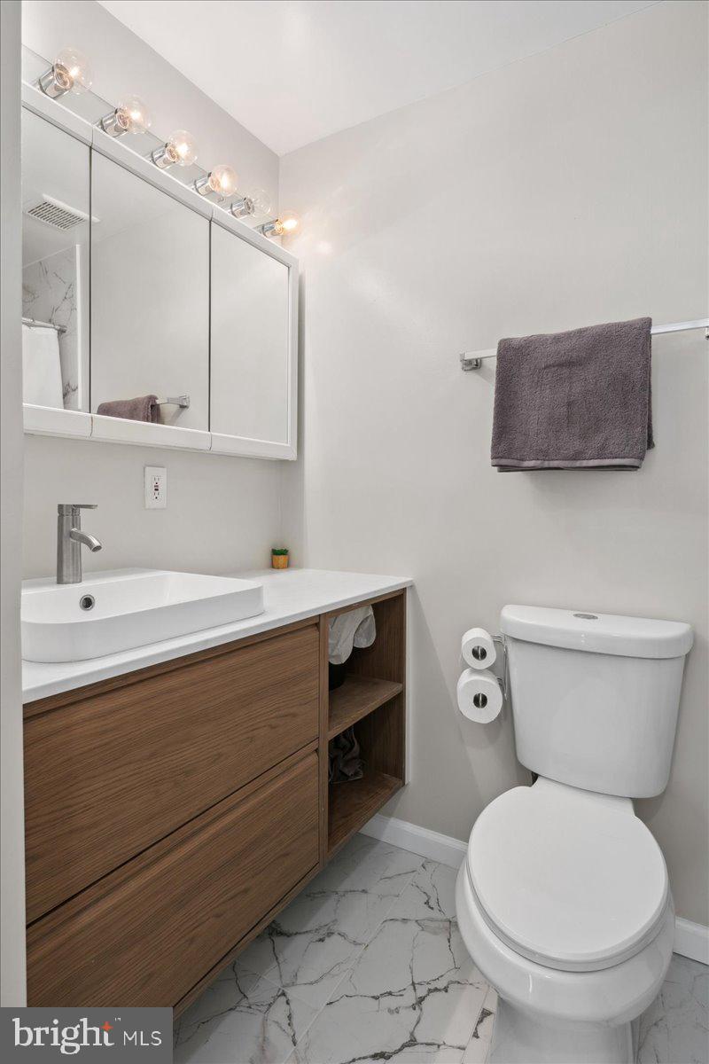 9623 Blake Lane Fairfax, VA 22031 - Photo 37 of 60 a bathroom with a toilet sink and mirror