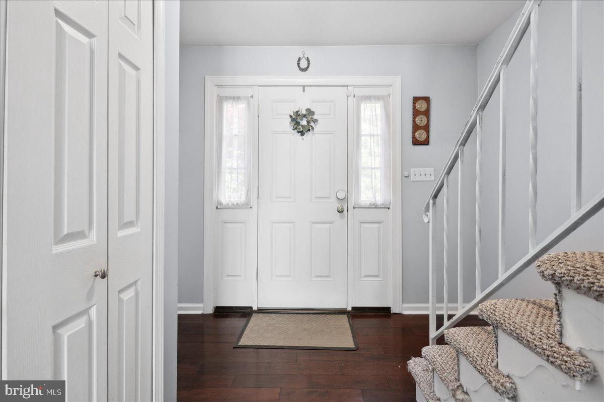 9623 Blake Lane Fairfax, VA 22031 - Photo 4 of 60