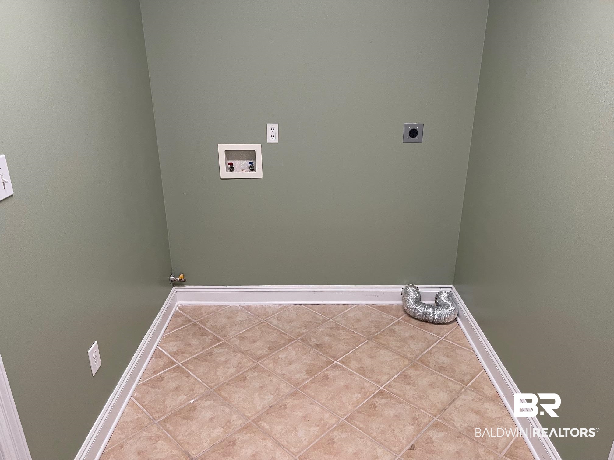 109 Savannah Circle Foley, AL 36535 - Photo 9 of 17 Laundry room featuring washer hookup, light tile patterned floors, gas dryer hookup, and electric dryer hookup