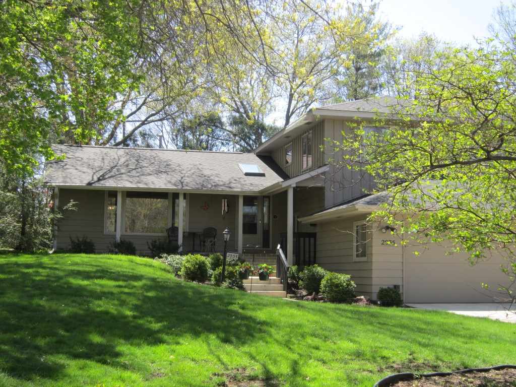 2035 Rochester Court Iowa City, IA 52245 - Photo 1 of 19 Gallery Image 1