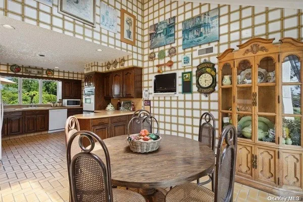 $2,150,000 | 30 Thixton Drive, Hewlett, NY 11557