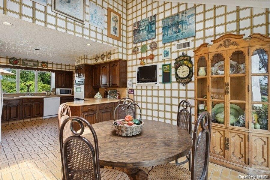 30 Thixton Drive Hewlett, NY 11557 - Photo 12 of 34