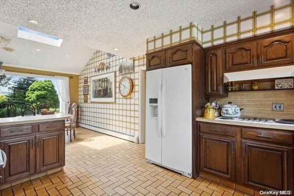 $2,150,000 | 30 Thixton Drive, Hewlett, NY 11557