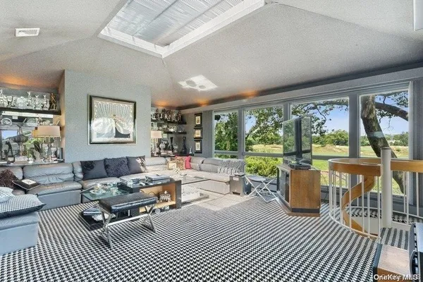 $2,150,000 | 30 Thixton Drive, Hewlett, NY 11557