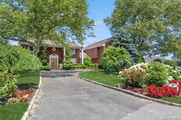$2,150,000 | 30 Thixton Drive, Hewlett, NY 11557