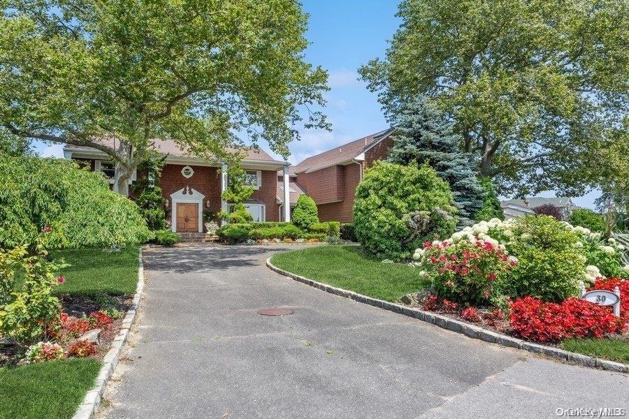 30 Thixton Drive Hewlett, NY 11557 - Photo 2 of 34