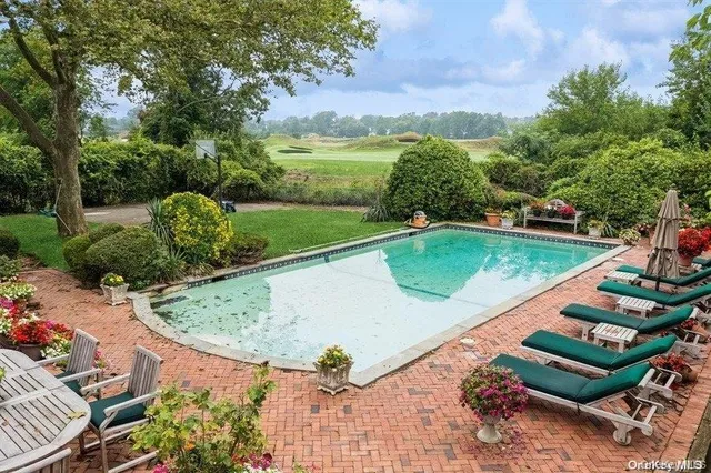 $2,150,000 | 30 Thixton Drive, Hewlett, NY 11557