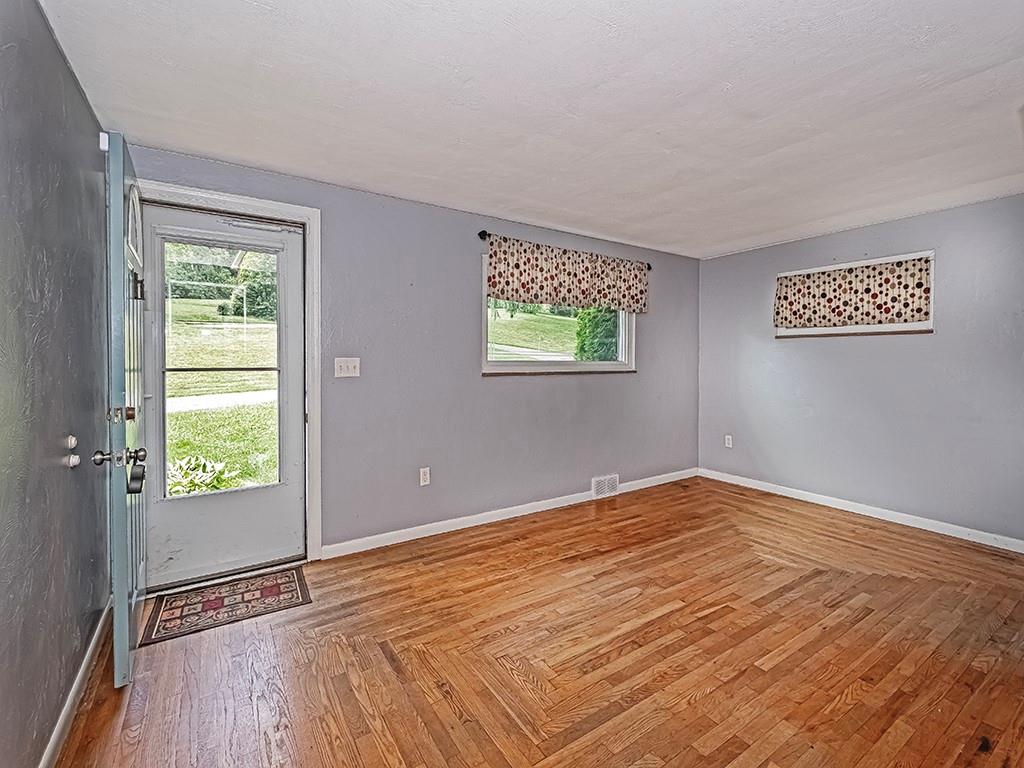 145 Old Rte 8 South Valencia, PA 16059 - Photo 9 of 26 Gallery Image 9
