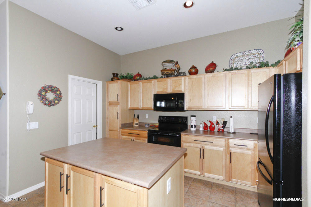 4163 East Walnut Road Gilbert, AZ 85298 - Photo 8 of 30 Kitchen