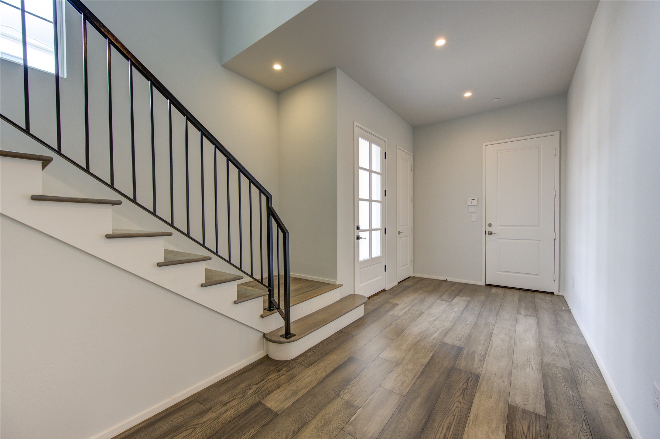 5336 Chandler Street Houston, TX 77007 - Photo 8 of 35 Formal entryway