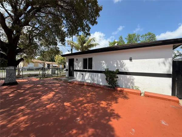 $2,400 | 3815 Northwest 13th Avenue, Unit 2, Miami, FL 33142