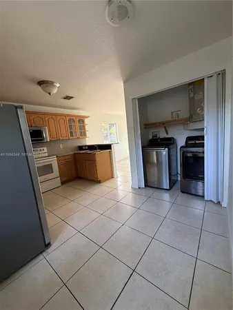 $2,400 | 3815 Northwest 13th Avenue, Unit 2, Miami, FL 33142