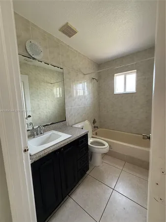 $2,400 | 3815 Northwest 13th Avenue, Unit 2, Miami, FL 33142