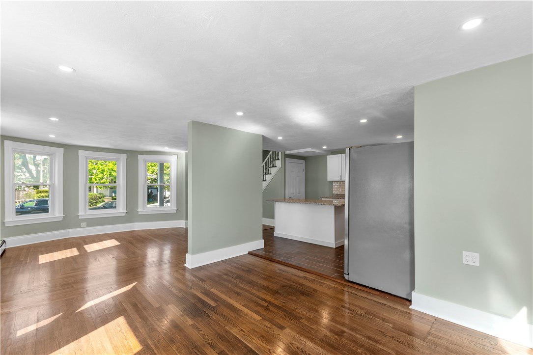 39 Crescent Road Pawtucket, RI 02861 - Photo 11 of 47