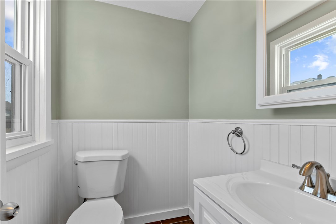 39 Crescent Road Pawtucket, RI 02861 - Photo 12 of 47