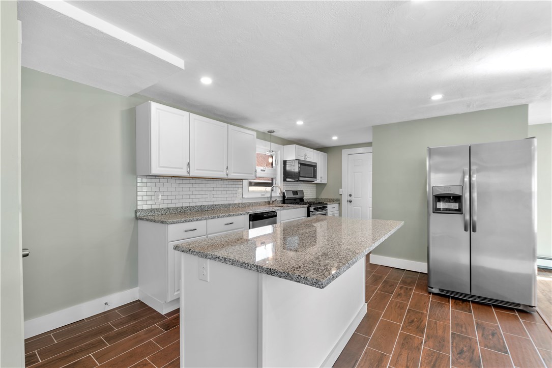 39 Crescent Road Pawtucket, RI 02861 - Photo 2 of 47