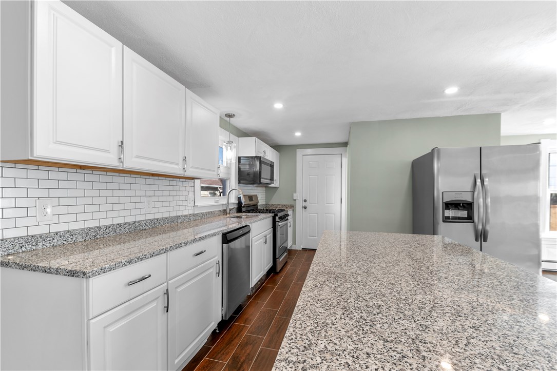 39 Crescent Road Pawtucket, RI 02861 - Photo 3 of 47