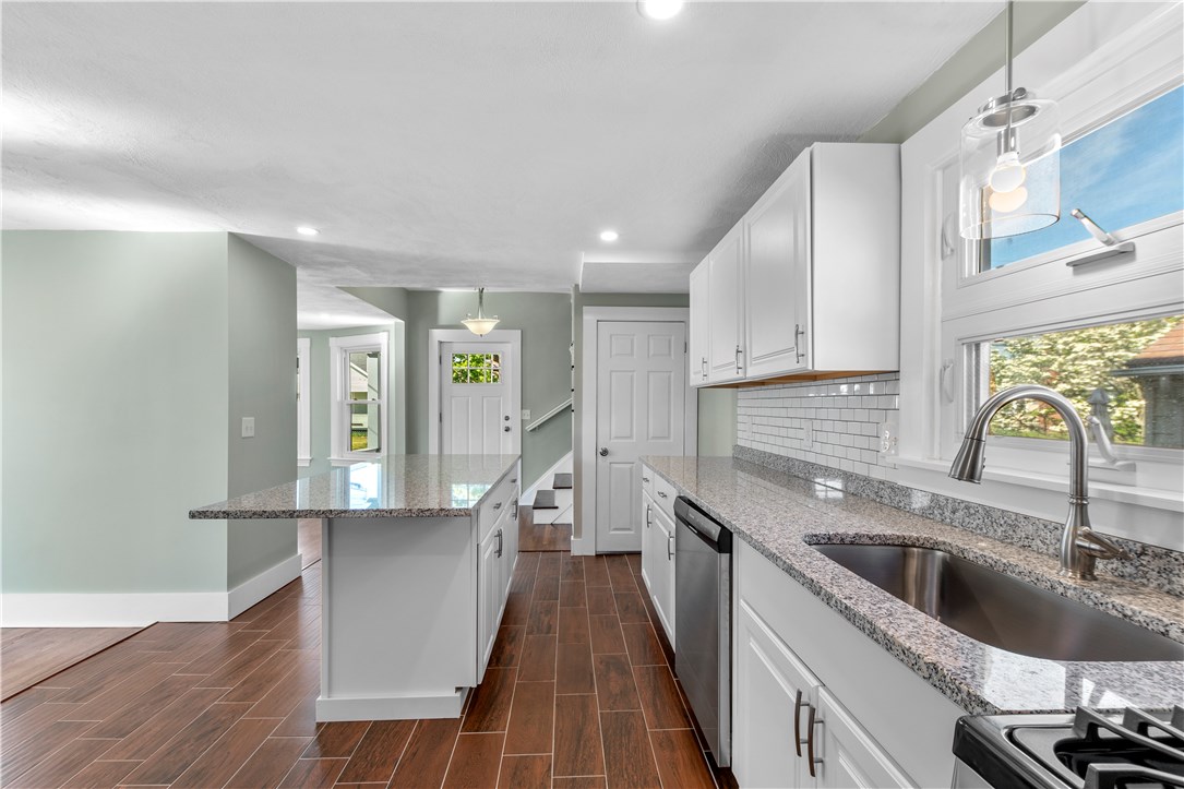 39 Crescent Road Pawtucket, RI 02861 - Photo 4 of 47
