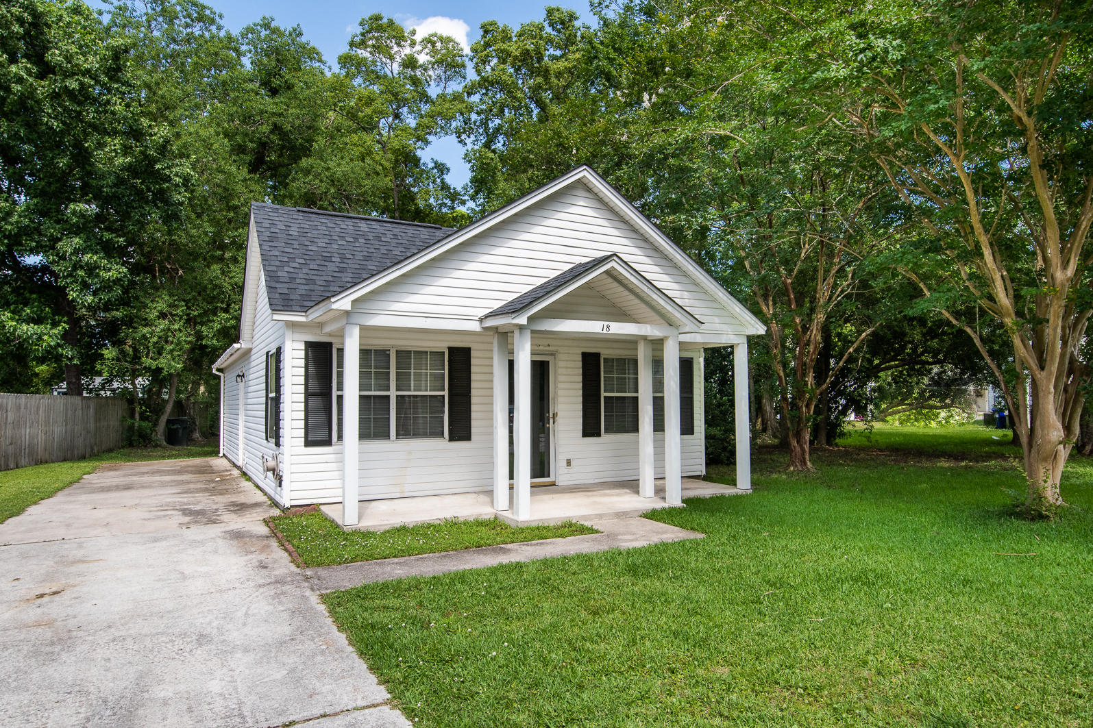 18 Timberleaf Court Charleston, SC 29407 - Photo 2 of 23 18Timberleaf-2