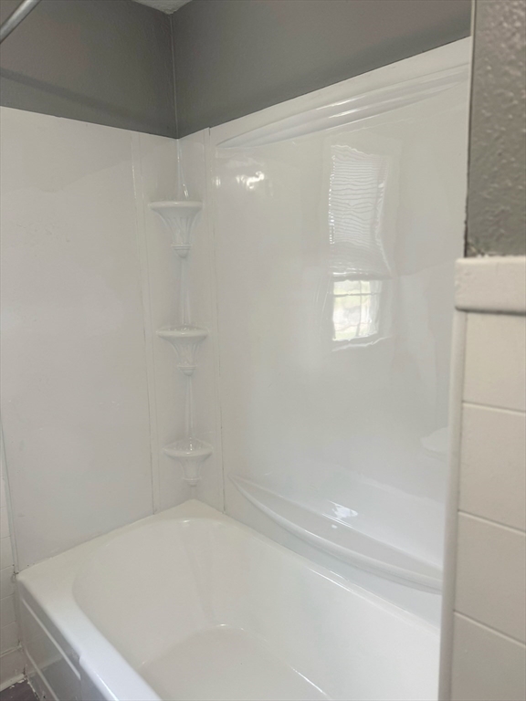 90 Elijah Street Springfield, MA 01109 - Photo 29 of 42 a bathroom with a bathtub