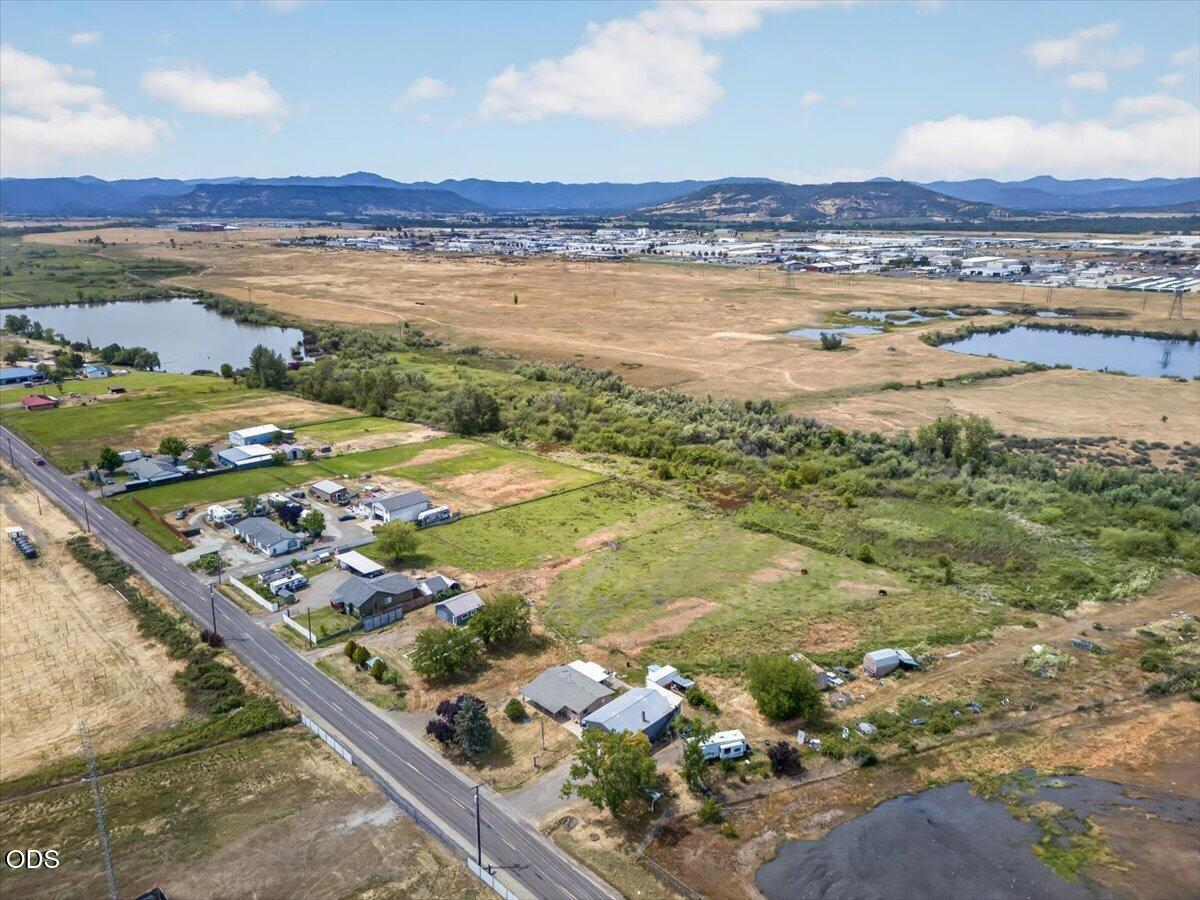 1745 East Gregory Road Central Point, OR 97502 - Photo 15 of 19