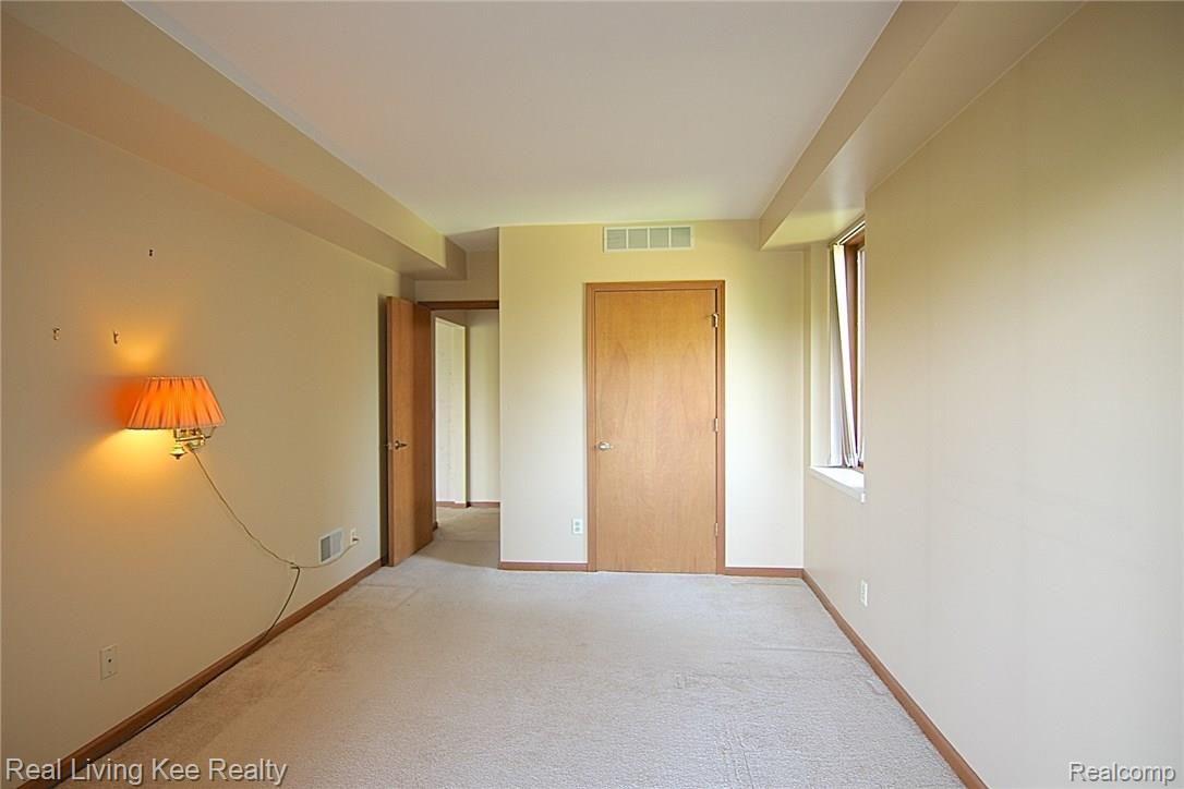969 GreenView Court, Unit 41 Rochester, MI 48307 - Photo 23 of 43 IMG_9693.JPG
