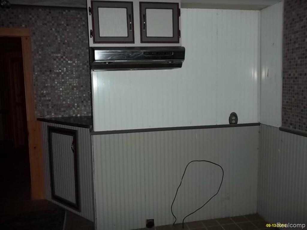 10400 Chase Lake Road Fowlerville, MI 48836 - Photo 8 of 29 kitchen 2.jpg