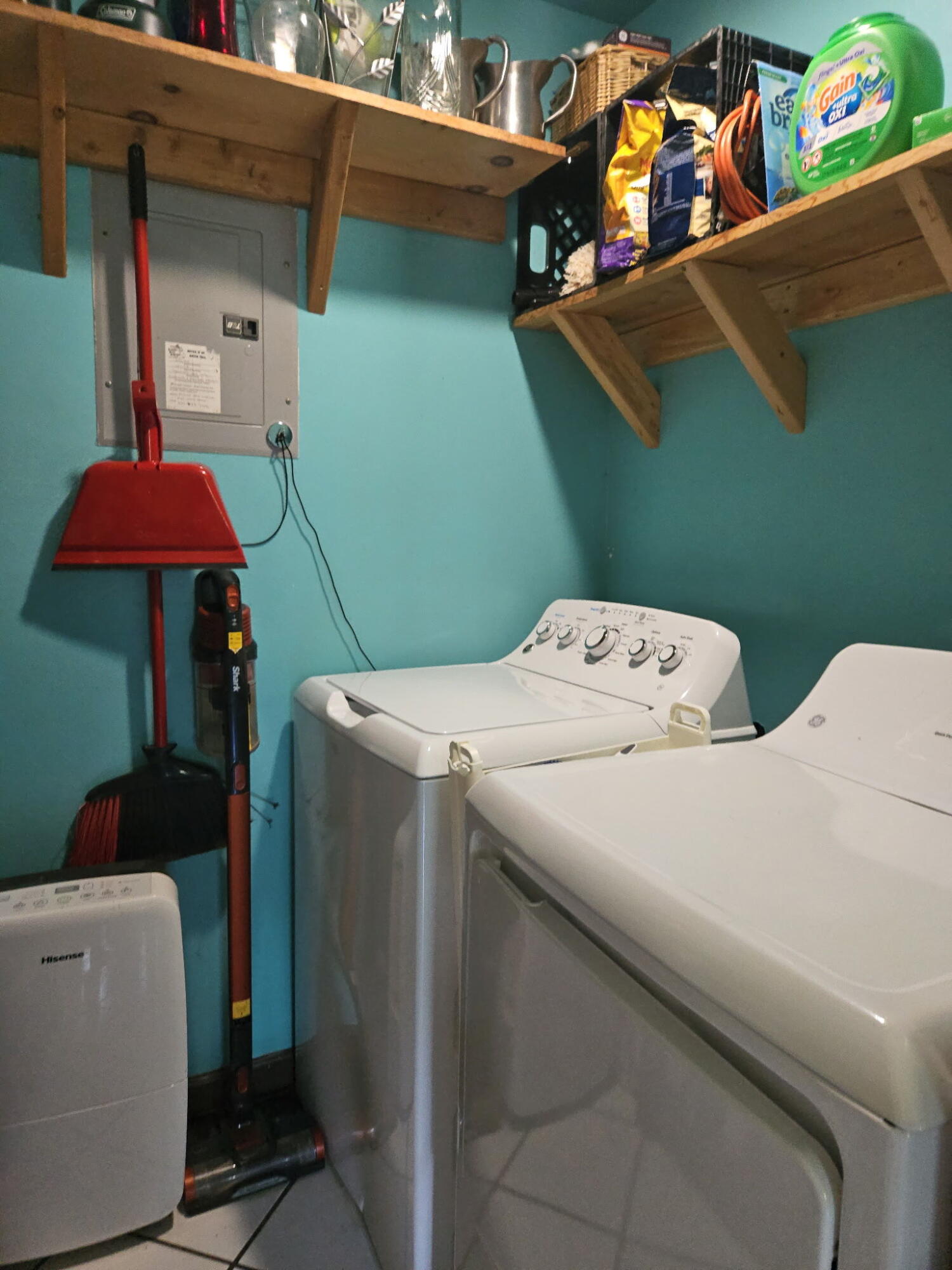 400 7 Oaks Road DeFuniak Springs, FL 32433 - Photo 14 of 17 a utility room with dryer and washer