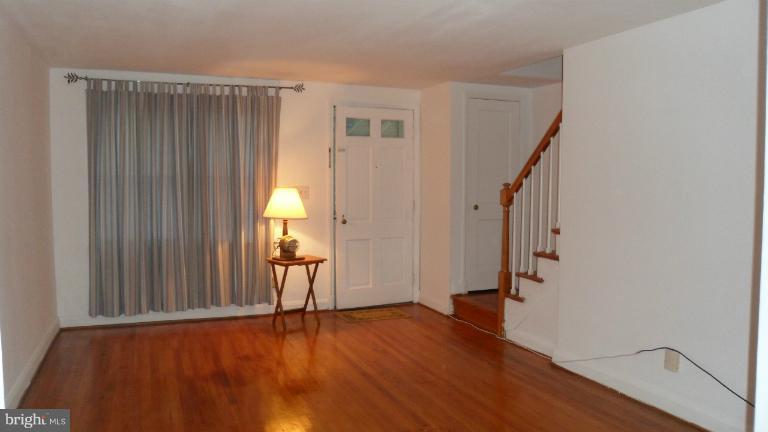 7456 Lawrence Road Baltimore, MD 21222 - Photo 3 of 18 Living Room
