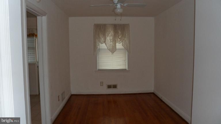 7456 Lawrence Road Baltimore, MD 21222 - Photo 4 of 18 Dining Room