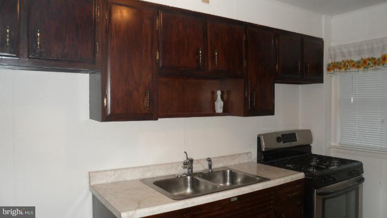 7456 Lawrence Road Baltimore, MD 21222 - Photo 5 of 18 Kitchen