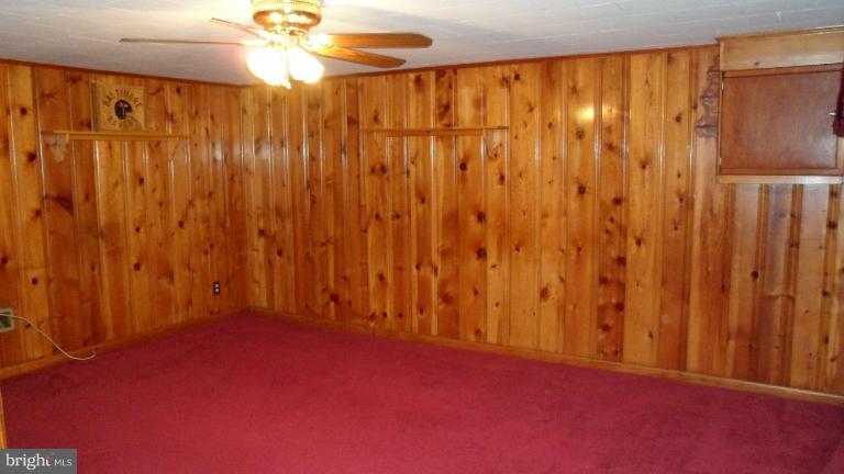7456 Lawrence Road Baltimore, MD 21222 - Photo 6 of 18 Family Room