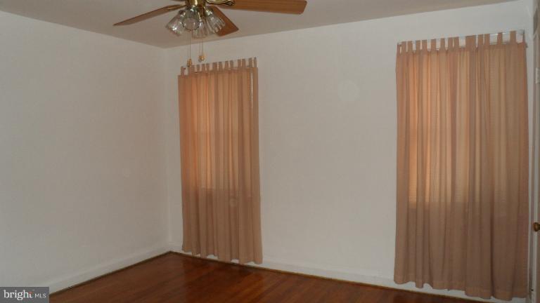 7456 Lawrence Road Baltimore, MD 21222 - Photo 9 of 18 Bath (Master)