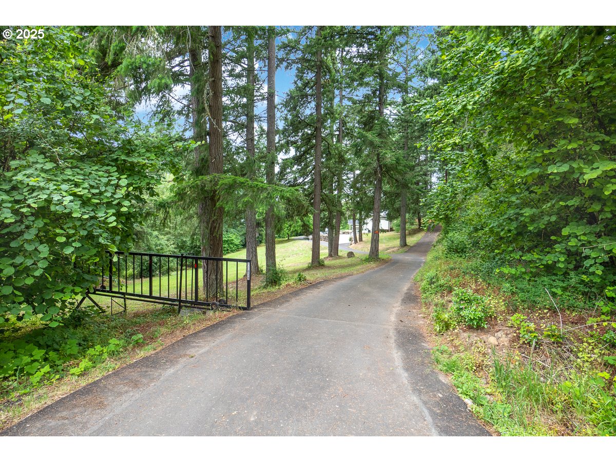 11639 Southwest Champlin Lane Beaverton, OR 97007 - Photo 34 of 35