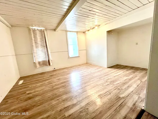 $1,500 | 27 Milton Avenue, Unit 1ST FLOOR 1, Amsterdam, NY 12010