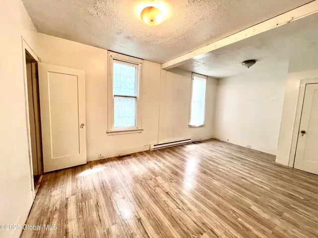 $1,500 | 27 Milton Avenue, Unit 1ST FLOOR 1, Amsterdam, NY 12010