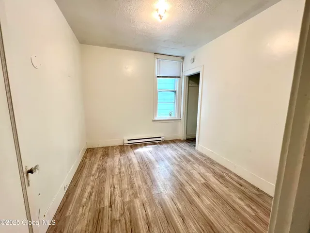 $1,500 | 27 Milton Avenue, Unit 1ST FLOOR 1, Amsterdam, NY 12010