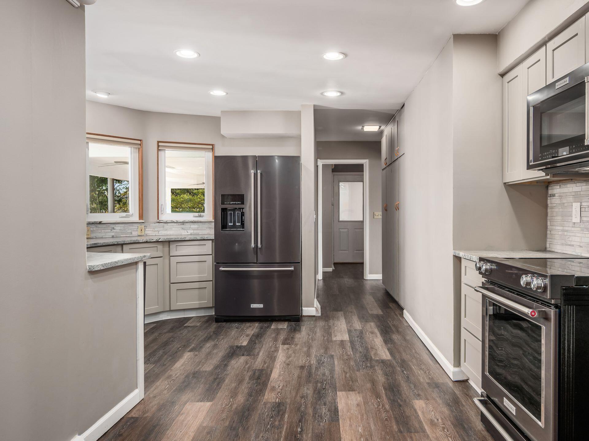 5474 Hoover Road Grove City, OH 43123 - Photo 12 of 48 Kitchen