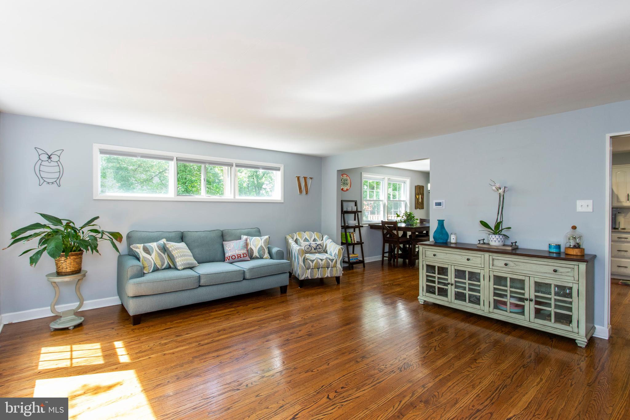 635 Forest Road Wayne, PA 19087 - Photo 3 of 34