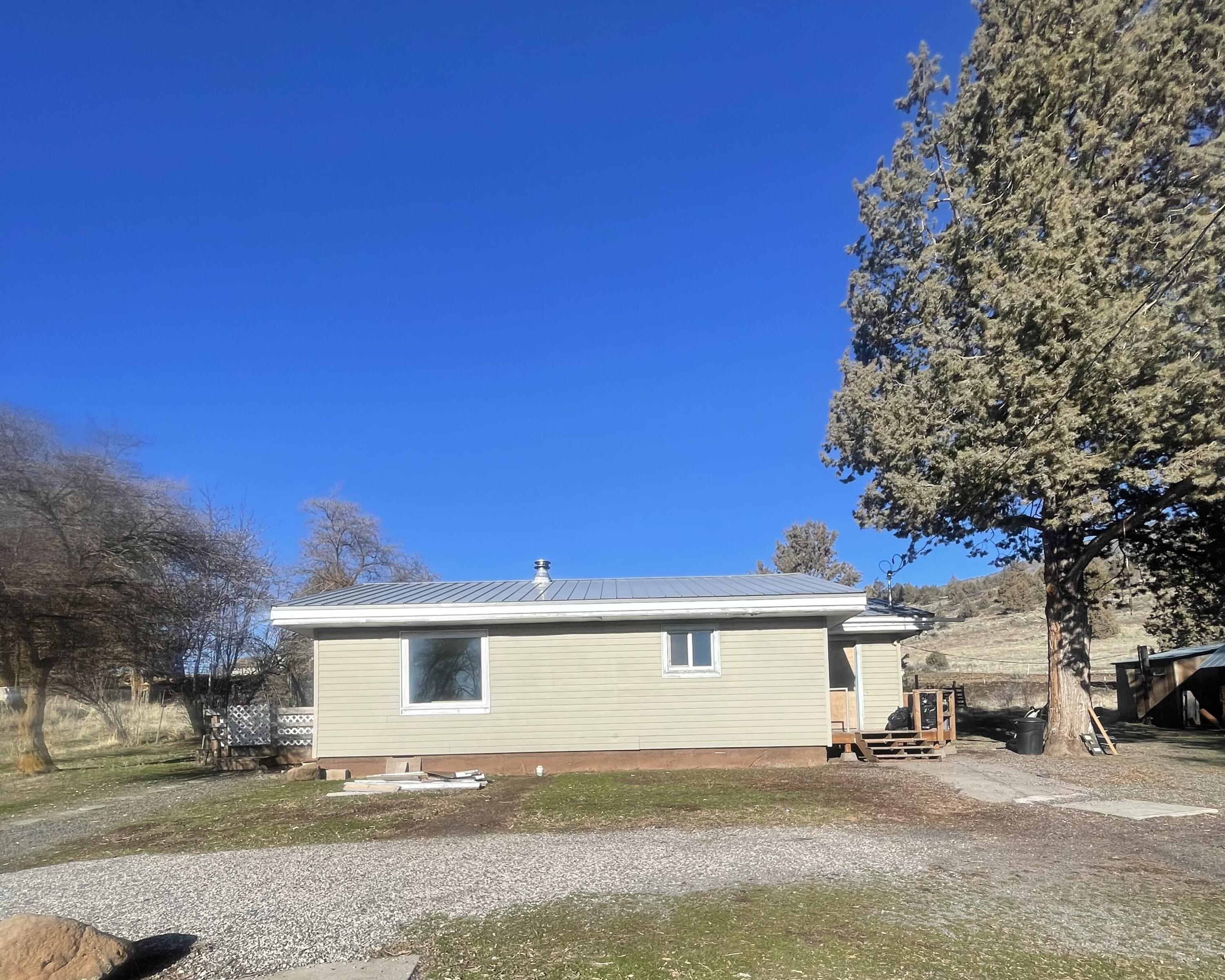 6067 Uhrmann Road Klamath Falls, OR 97601 - Photo 3 of 19 IMG_4886