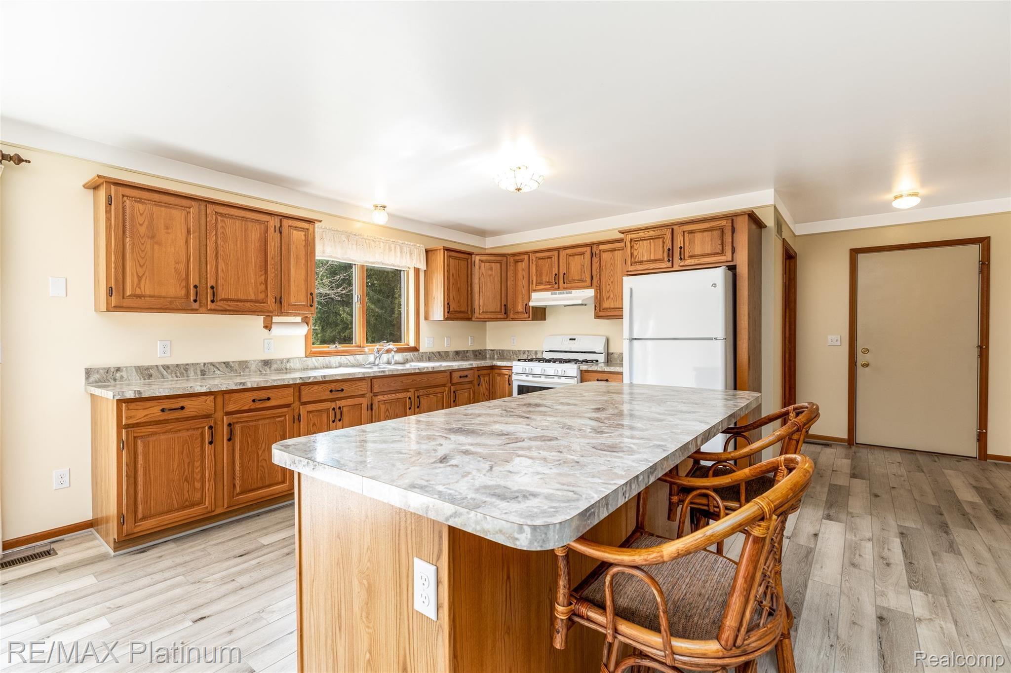 909 Chase Lake Road Howell, MI 48855 - Photo 18 of 37 Large welcoming kitchen with newer laminate counter tops!