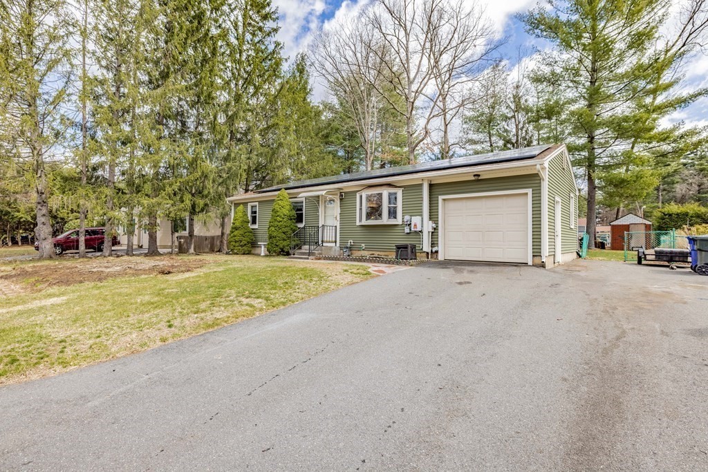 41 Saffron Circle Springfield, MA 01129 - Photo 2 of 30