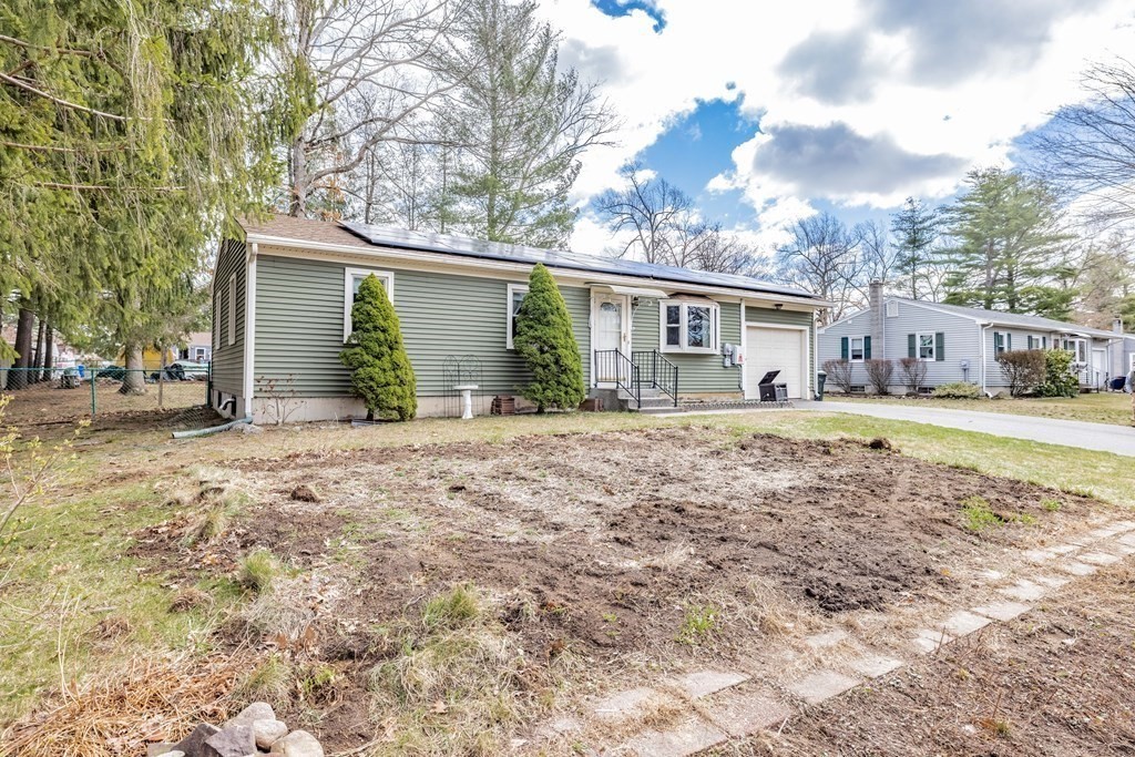 41 Saffron Circle Springfield, MA 01129 - Photo 3 of 30