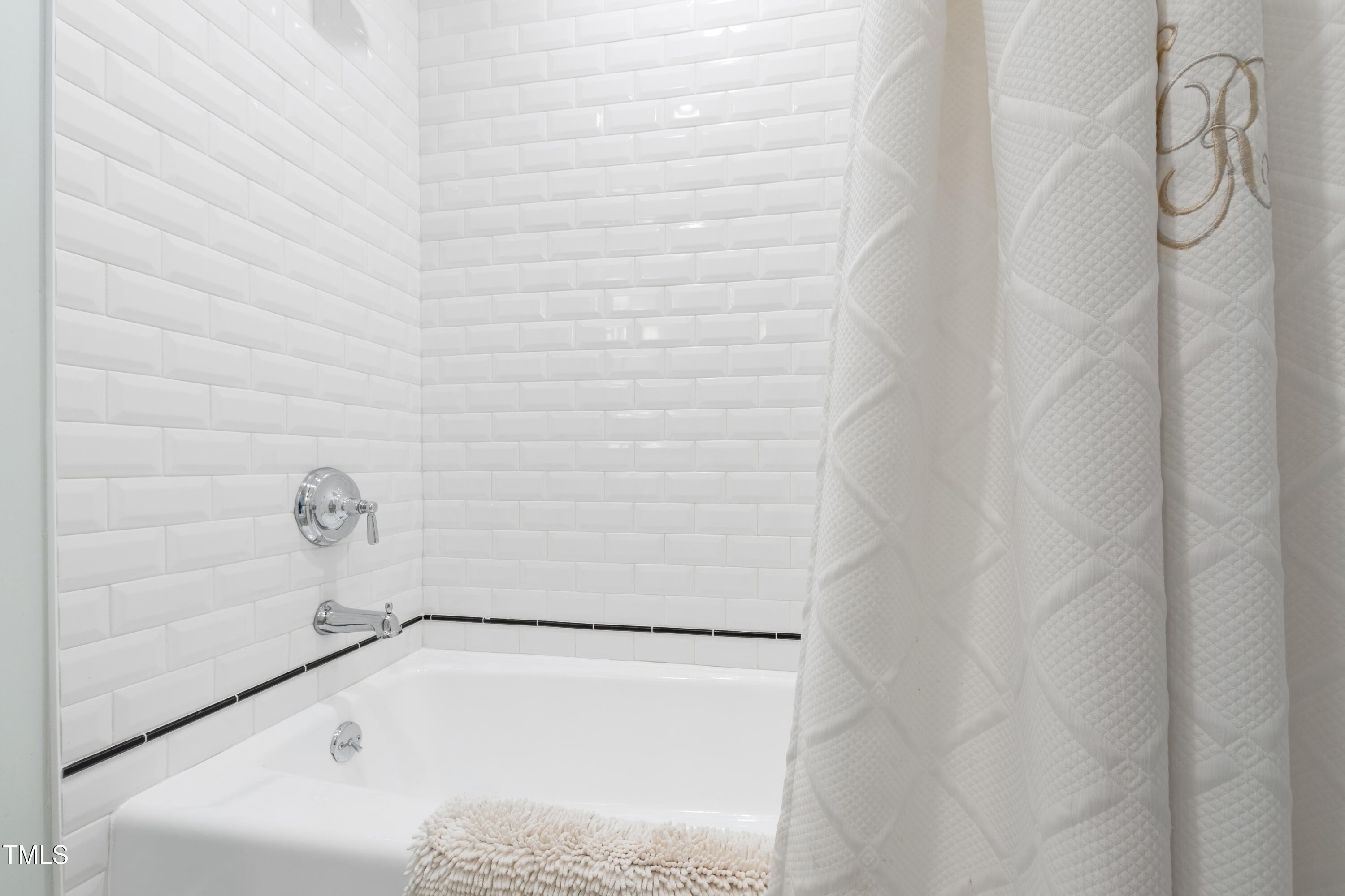 1904 Victoria Road Raleigh, NC 27608 - Photo 43 of 63 a bathroom with a bathtub