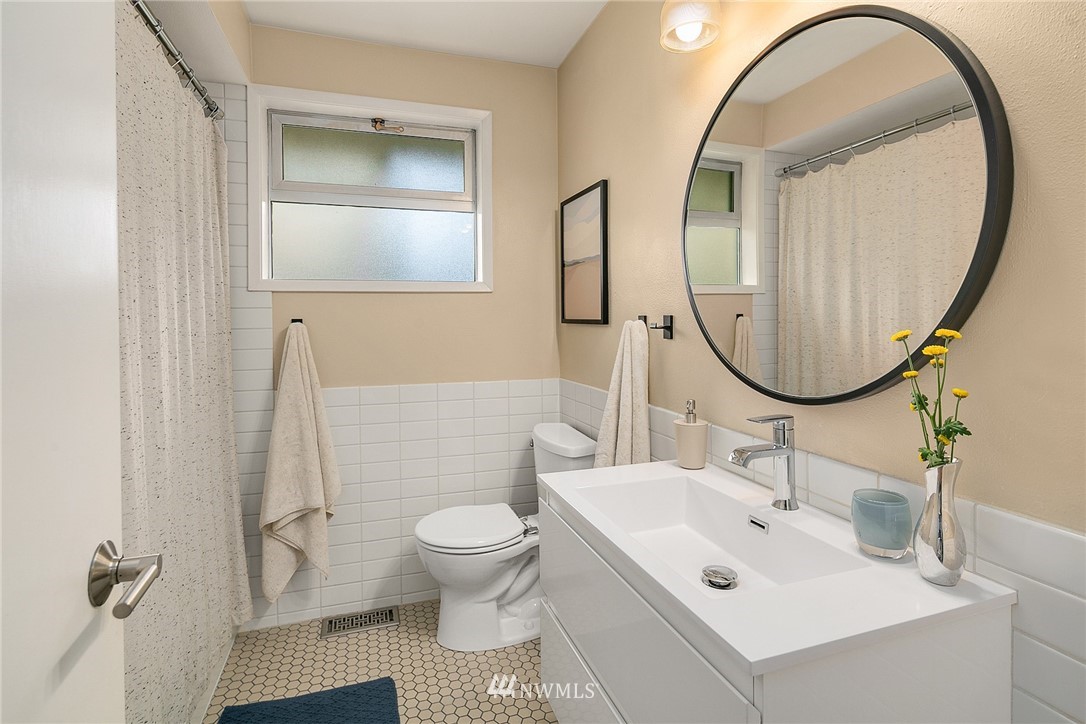9502 224th Street Southwest Edmonds, WA 98020 - Photo 12 of 19 Gallery Image 12